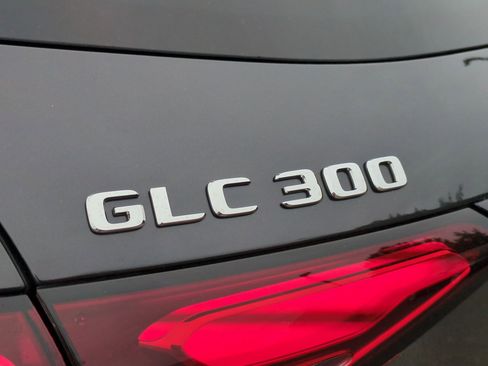 Certified 2025 Mercedes-Benz GLC 300 4MATIC image 38