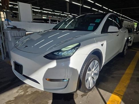 Used 2023 Tesla Model Y Long Range AWD/4WD image 3