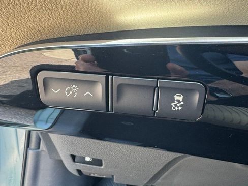 Used 2016 Toyota Prius Two w/ Preferred Accessory Package FWD image 19