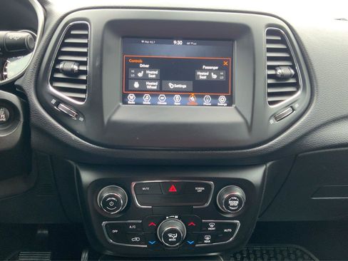 Used 2020 Jeep Compass Latitude w/ Cold Weather Group AWD/4WD image 33