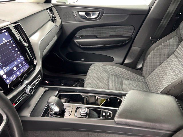 Used 2023 Volvo XC60 B5 Core AWD/4WD image 19