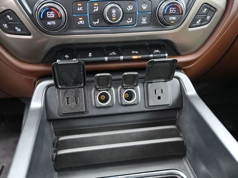 Used 2018 Chevrolet Silverado 1500 High Country image 19