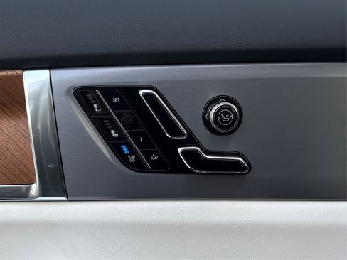 New 2026 Cadillac Vistiq Sport image 32