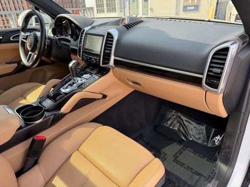 Used 2016 Porsche Cayenne S image 17