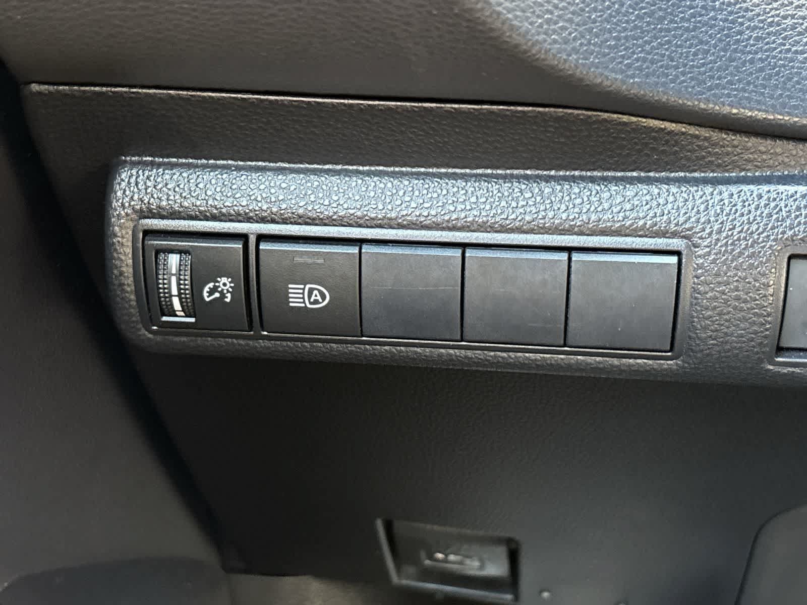 Used 2020 Toyota Corolla SE w/ Carpet Mat Package (TMS) FWD image 11