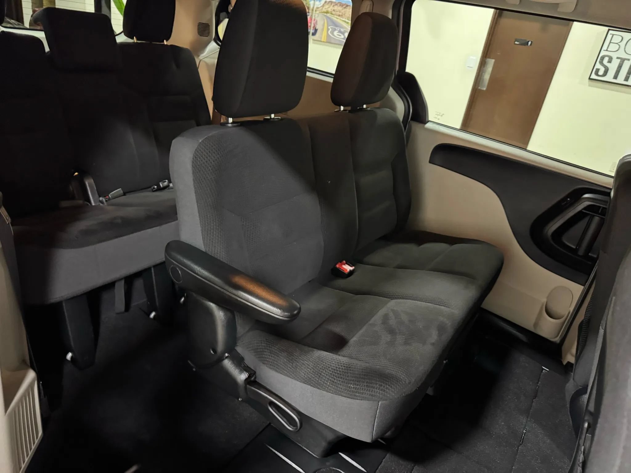 Used 2018 Dodge Grand Caravan SE FWD image 33