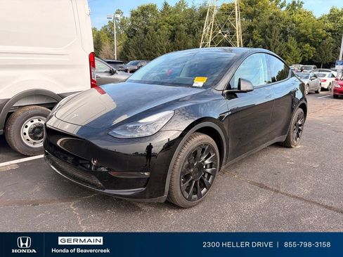 Used 2023 Tesla Model Y Long Range AWD/4WD image 3