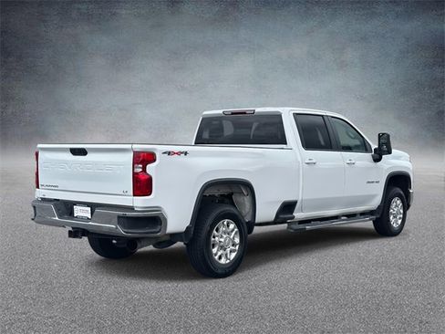 Used 2024 Chevrolet Silverado 3500 LT image 2