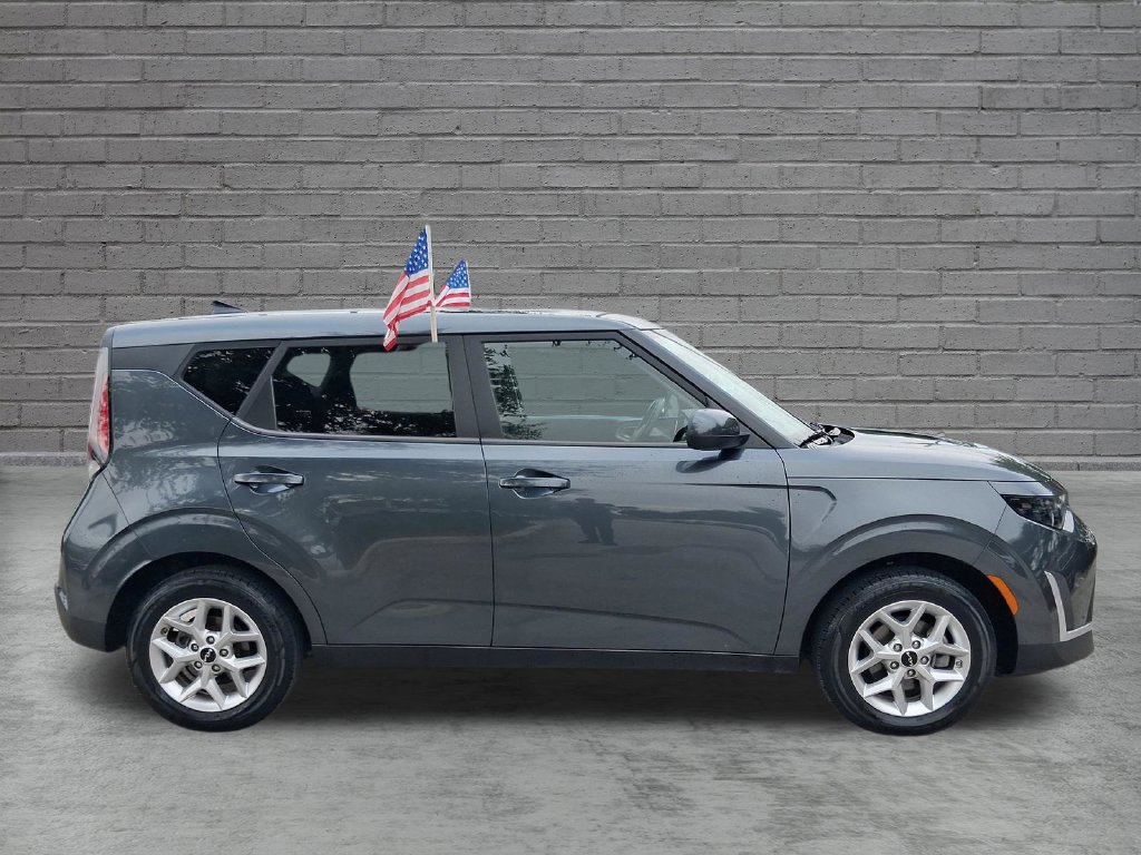 Used 2024 Kia Soul LX w/ Option Group 015 FWD image 11