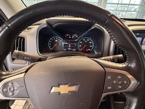 Used 2016 Chevrolet Colorado Z71 w/ Z71 Midnight Edition image 11