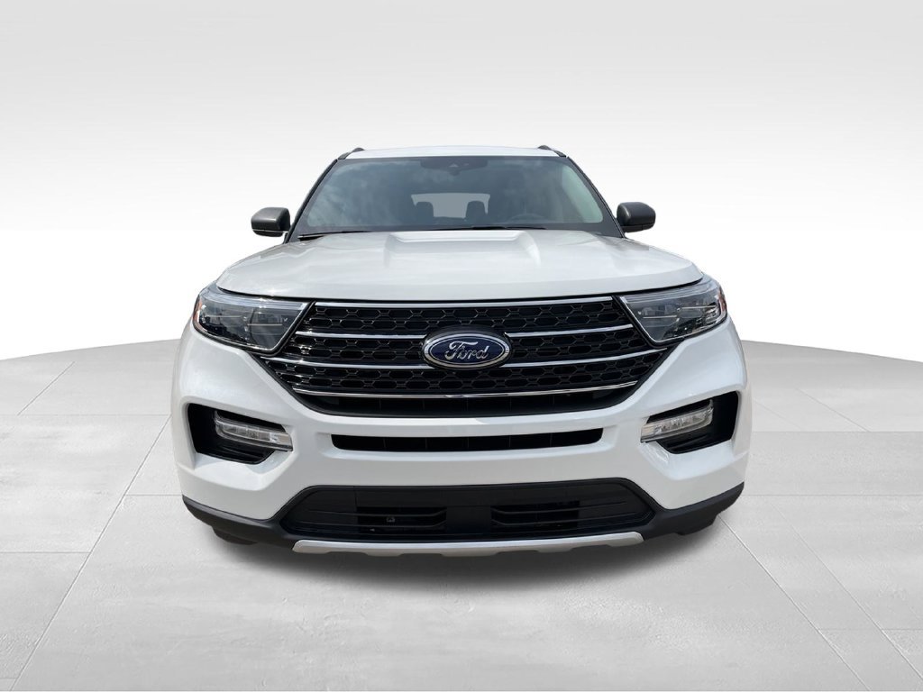Used 2024 Ford Explorer XLT w/ Equipment Group 202A AWD/4WD image 26