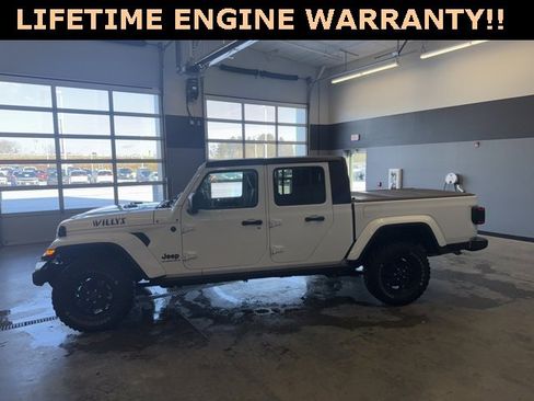Used 2024 Jeep Gladiator Willys image 5