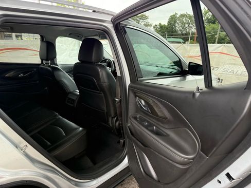 Used 2022 GMC Terrain SLT image 21