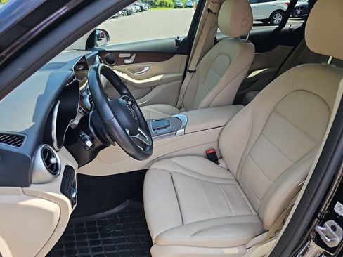 Used 2022 Mercedes-Benz GLC 300 4MATIC image 9