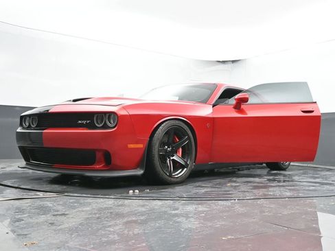 Used 2016 Dodge Challenger SRT Hellcat image 89