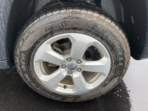 Used 2018 Jeep Compass Latitude w/ Cold Weather Group AWD/4WD image 11