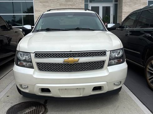 Used 2013 Chevrolet Avalanche LTZ RWD image 2