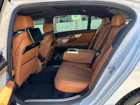 Used 2018 BMW 750i RWD image 20