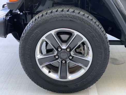 Used 2019 Jeep Wrangler Unlimited Sahara image 11