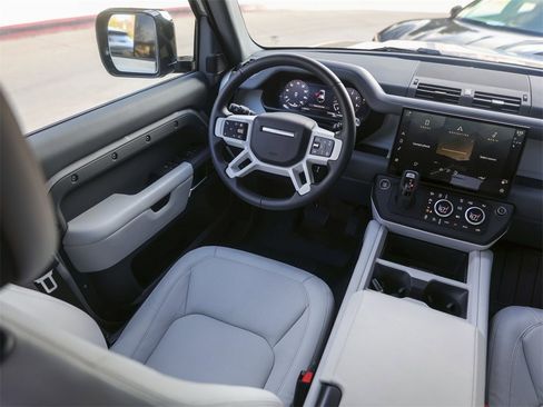 Used 2026 Land Rover Defender 110 S image 34