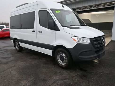 Used 2024 Mercedes-Benz Sprinter 2500 image 3