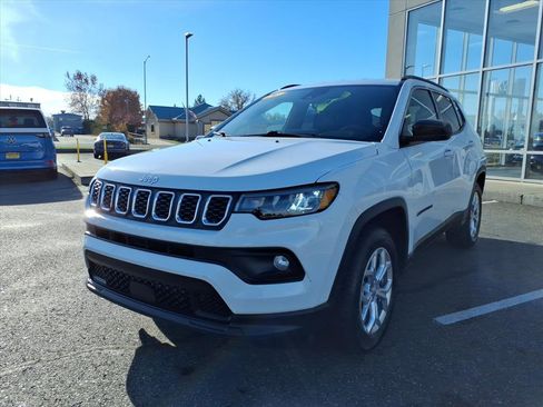 Used 2024 Jeep Compass Latitude image 3