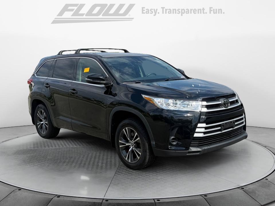 Used 2017 Toyota Highlander LE AWD/4WD image 1