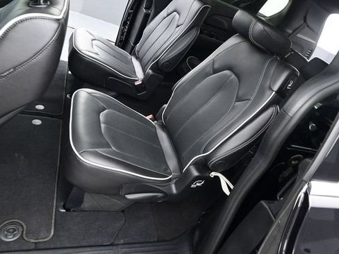 Used 2026 Chrysler Pacifica Limited FWD image 14