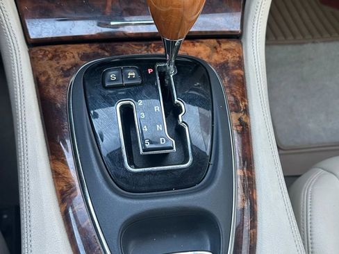 Used 2004 Jaguar XJ8 image 7