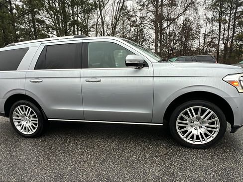 Used 2024 Ford Expedition Limited image 7