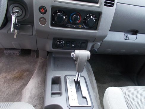 Used 2011 Nissan Frontier S image 13
