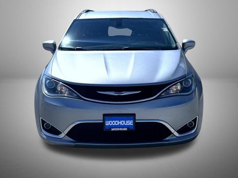 Used 2018 Chrysler Pacifica Touring-L Plus FWD image 3