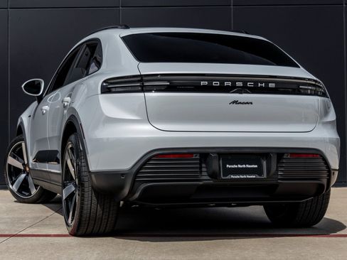 New 2026 Porsche Macan Electric RWD image 3