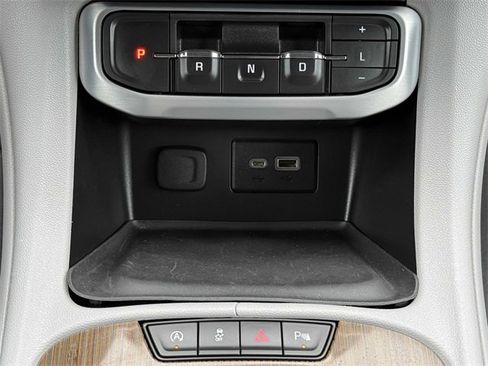 Used 2021 GMC Acadia SLE image 4