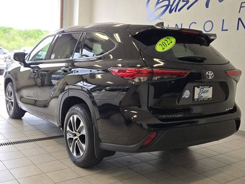 Used 2022 Toyota Highlander XLE AWD/4WD image 14