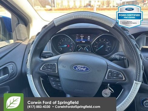 Used 2018 Ford Focus SE w/ SE Appearance Package image 14