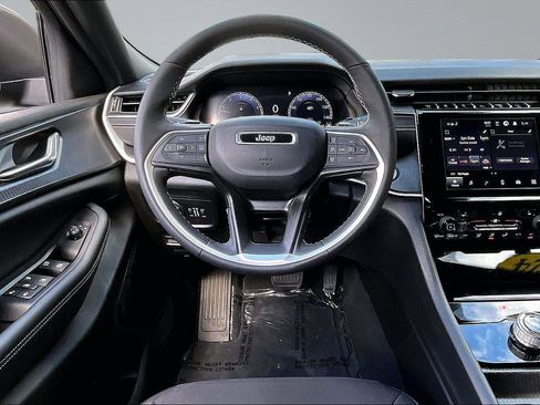 Certified 2024 Jeep Grand Cherokee Laredo X w/ Luxury Tech Group I AWD/4WD image 5