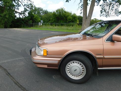 Used 1992 Lincoln Continental Executive FWD image 28