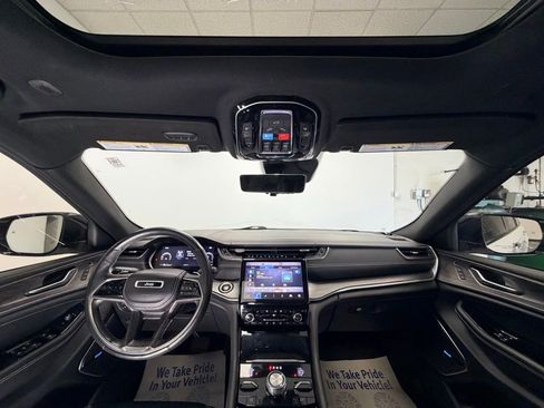 Used 2021 Jeep Grand Cherokee L Overland w/ Luxury Tech Group IV AWD/4WD image 12