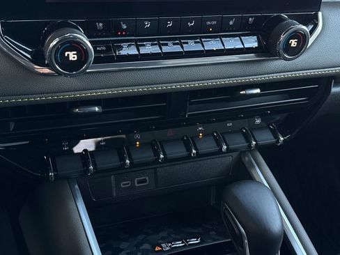 Certified 2024 Chevrolet Colorado ZR2 w/ ZR2 Bison Edition image 23