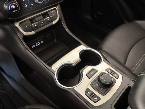 Used 2022 GMC Terrain Denali image 8