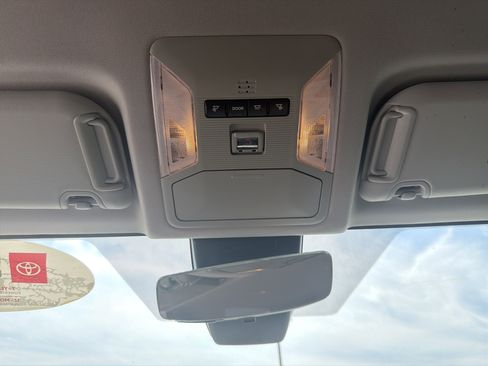 Certified 2021 Toyota RAV4 XLE image 5