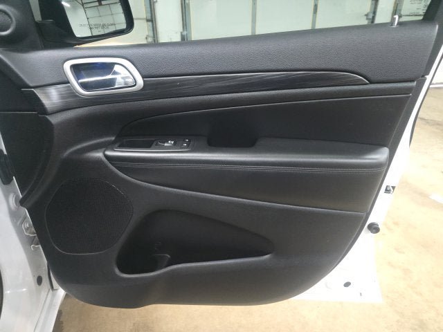 Used 2019 Jeep Grand Cherokee Altitude AWD/4WD image 6