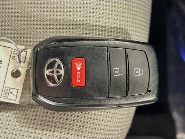 Used 2024 Toyota Corolla Cross LE w/ Moonroof Package FWD image 33