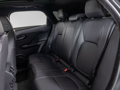 Used 2018 Jaguar F-PACE Premium AWD/4WD image 16