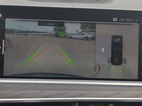 Used 2022 BMW X7 xDrive40i w/ M Sport Package image 19