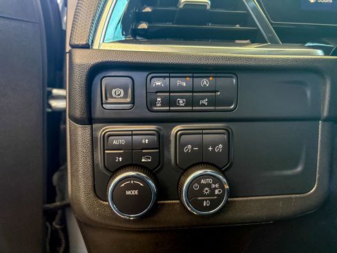 Used 2025 Chevrolet Suburban RST w/ Comfort Package AWD/4WD image 31