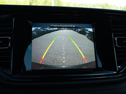 Used 2024 Dodge Durango GT RWD image 17