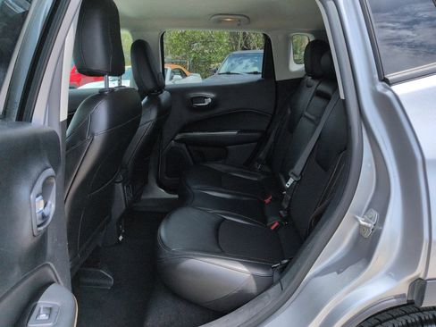 Used 2019 Jeep Compass Latitude FWD image 14