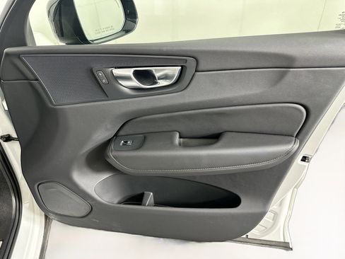 Used 2025 Volvo XC60 B5 Plus image 33